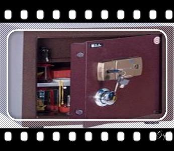 专业汽车开锁修锁换锁-配汽车摩托车遥控芯片智能钥匙-_门禁指纹锁安装维修-修改电子防盗密码公司电话-