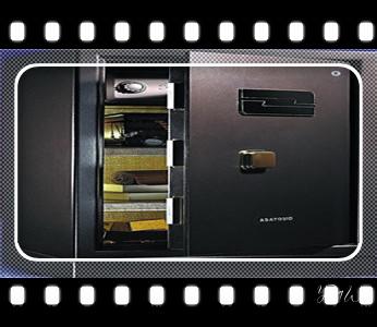 电子指纹保险箱没电-开修换锁公司师傅电话-_开遥控锁-配电动卷帘门遥控器公司师傅电话-