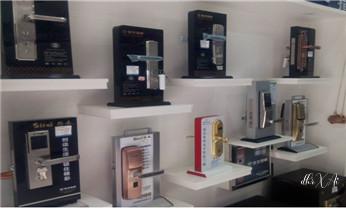 专业开汽车锁公司电话附近24小时上门修锁换锁芯体-保险箱柜-电子智能门禁指纹密码锁安装开锁维修-配汽车防盗遥控芯片钥匙救援服务城西西宁城东城中城北大通湟中湟源