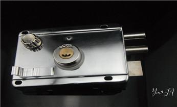 开锁公司电话-专业开汽车锁-附近24小时上门修锁换锁芯体-保险箱柜-电子智能门禁指纹密码锁安装开锁维修-配汽车防盗遥控芯片钥匙后备尾箱服务天山沙依巴克新市水磨沟头屯河达坂城米东乌鲁木齐