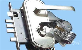 开锁公司电话-附近哪里有专业开汽车锁-24小时上门修换锁芯体-保险箱柜-电子智能门禁指纹密码锁安装维修-配防盗遥控芯片钥匙服务_开锁修锁换锁-专业开汽车锁-24小时上门修锁换锁芯体-保险箱柜-电子智能门禁指纹密码锁安装开锁维修-配汽车防盗遥控芯片钥匙后备箱附近服务公司电话