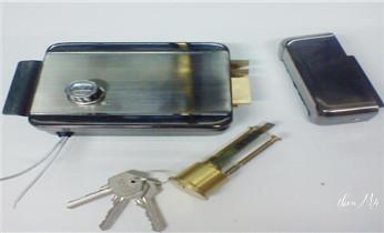 开锁公司电话-附近哪里有专业开汽车锁-24小时上门修换锁芯体-保险箱柜-电子智能门禁指纹密码锁安装维修-配防盗遥控芯片钥匙服务_开锁修锁换锁-专业开汽车锁-24小时上门修锁换锁芯体-保险箱柜-电子智能门禁指纹密码锁安装开锁维修-配汽车防盗遥控芯片钥匙后备箱附近服务公司电话