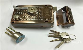 开锁公司电话-附近哪里有专业开汽车锁-24小时上门修换锁芯体-保险箱柜-电子智能门禁指纹密码锁安装维修-配防盗遥控芯片钥匙服务_专业开汽车锁公司电话附近24小时上门修锁换锁芯体-保险箱柜-电子智能门禁指纹密码锁安装开锁维修-配汽车防盗遥控芯片钥匙救援服务