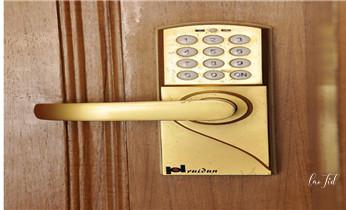 开锁公司电话-专业开汽车锁-附近24小时上门修锁换锁芯体-保险箱柜-电子智能门禁指纹密码锁安装开锁维修-配汽车防盗遥控芯片钥匙后备尾箱服务_开锁修锁换锁-专业开汽车锁-24小时上门修锁换锁芯体-保险箱柜-电子智能门禁指纹密码锁安装开锁维修-配汽车防盗遥控芯片钥匙后备箱附近服务公司电话