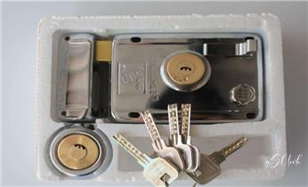 专业开汽车锁公司电话附近24小时上门修锁换锁芯体-保险箱柜-电子智能门禁指纹密码锁安装开锁维修-配汽车防盗遥控芯片钥匙救援服务遂溪湛江赤坎霞山坡头麻章徐闻廉江雷州吴川