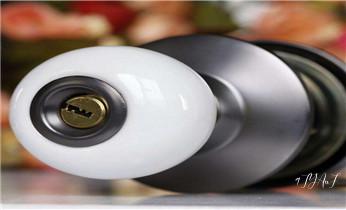 专业开汽车锁公司电话附近24小时上门修锁换锁芯体-保险箱柜-电子智能门禁指纹密码锁安装开锁维修-配汽车防盗遥控芯片钥匙救援服务_开锁公司电话-附近专业开汽车锁-24小时门修换锁芯体-保险箱柜-电子智能门禁指纹密码锁安装维修-配防盗遥控芯片钥匙开后备箱服务