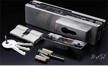 開鎖公司電話-附近哪裏有專業開汽車鎖-24小時上門修換鎖芯體-保險箱櫃-電子智能門禁指紋密碼鎖安裝維修-配防盜遙控芯片鑰匙服務油尖旺香港荃灣觀塘黃大仙九龍城深水埗南區東區灣仔中西