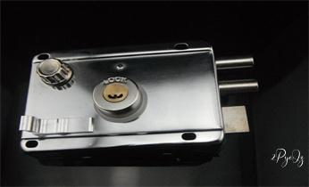 開鎖公司電話-附近哪裏有專業開汽車鎖-24小時上門修換鎖芯體-保險箱櫃-電子智能門禁指紋密碼鎖安裝維修-配防盜遙控芯片鑰匙服務香港離島葵青沙田西貢大埔北區元朗屯門