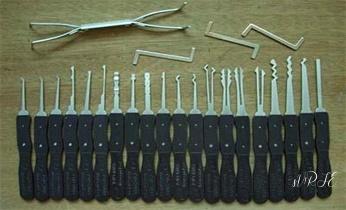 開鎖公司電話-附近哪裏有專業開汽車鎖-24小時上門修換鎖芯體-保險箱櫃-電子智能門禁指紋密碼鎖安裝維修-配防盜遙控芯片鑰匙服務_專業開汽車鎖-24小時上門開修換鎖芯體-保險箱櫃-電子智能門禁指紋密碼鎖安裝開鎖維修-配汽車防盜遙控芯片鑰匙後備箱附近服務公司電話