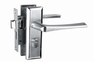 專業開汽車鎖-24小時上門開修換鎖芯體-保險箱櫃-電子智能門禁指紋密碼鎖安裝開鎖維修-配汽車防盜遙控芯片鑰匙後備箱附近服務公司電話葵青香港離島沙田西貢大埔北區元朗屯門